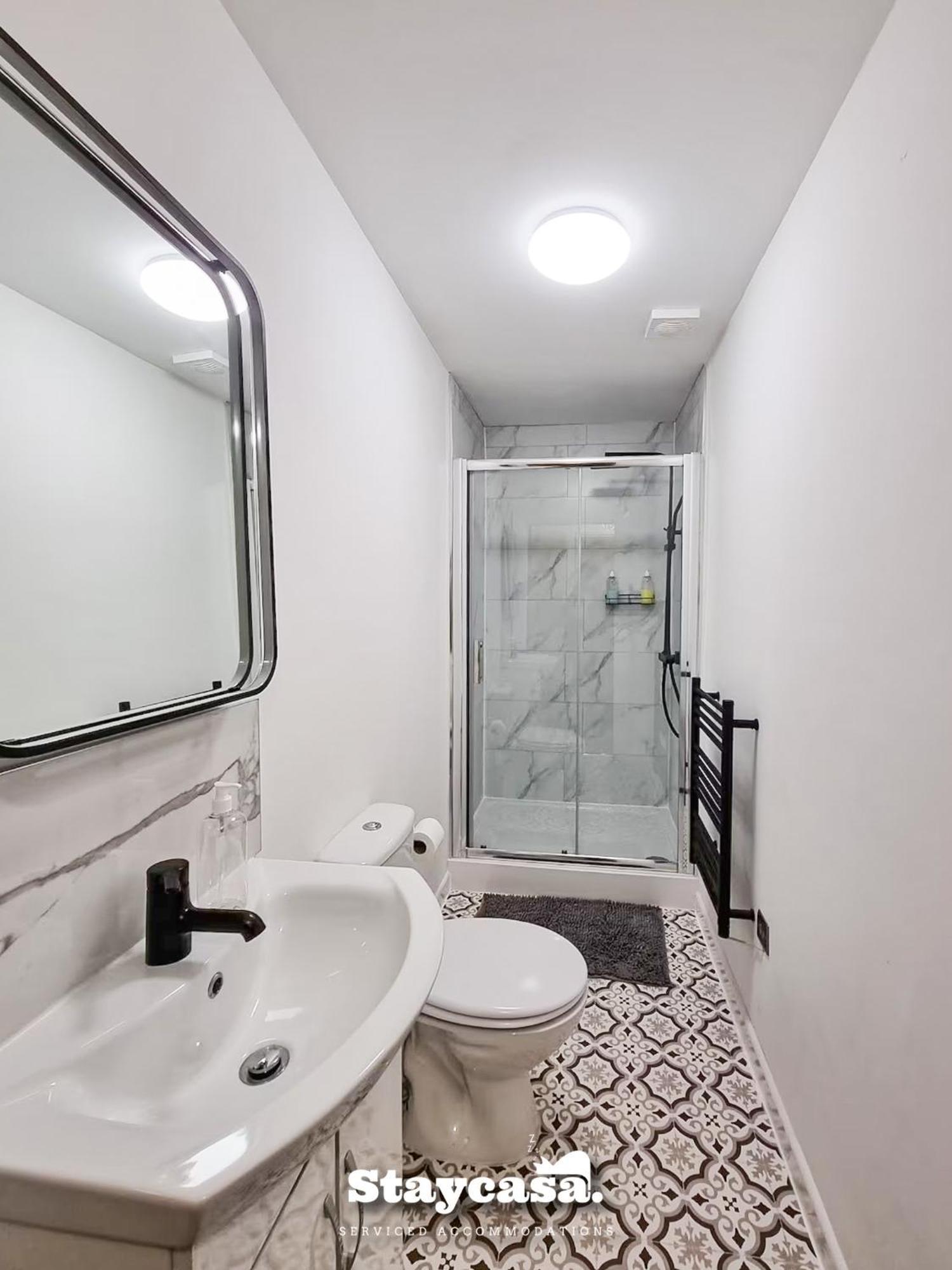 Delightful Spacious Haven With Large Driveway Manchester Exterior photo